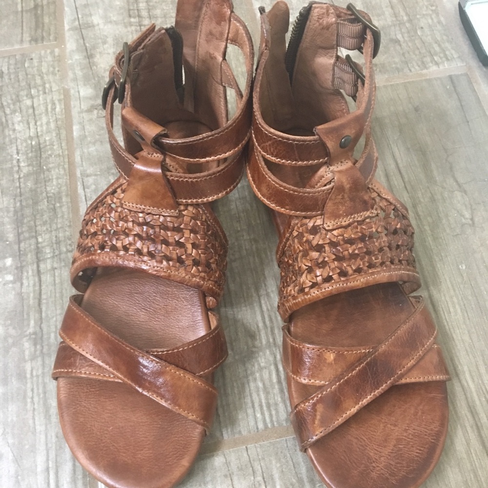 Meet your Posher, Tia